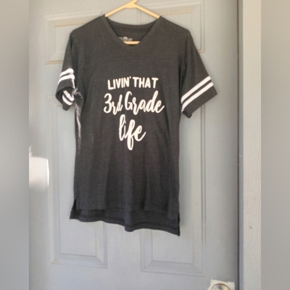 Livin' That 3rd Grade Life Women's T Shirt Size Large Teacher Teaching Teacher - Picture 2 of 3